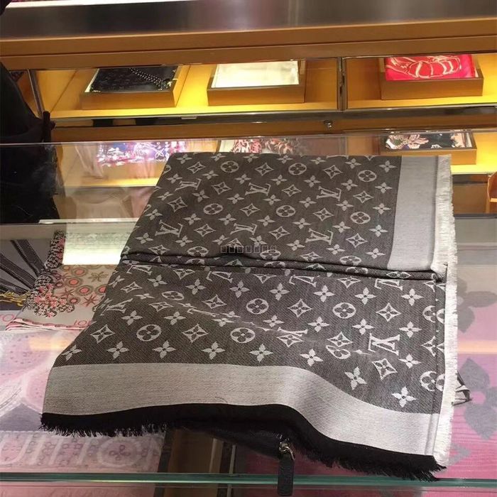 Louis Vuitton Scarf LV00110